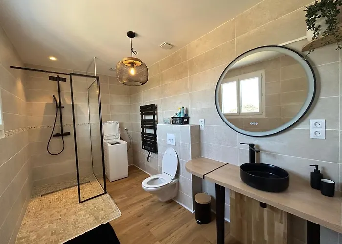 Chez Celine Et Marc بيت للعطل