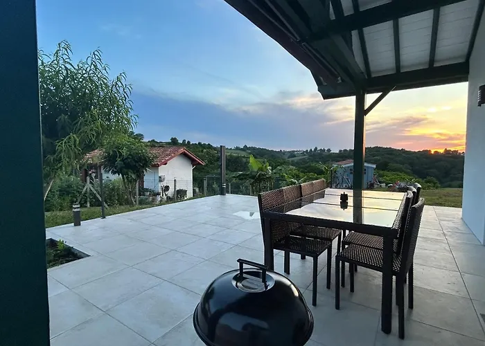 Chez Celine Et Marc بيت للعطل